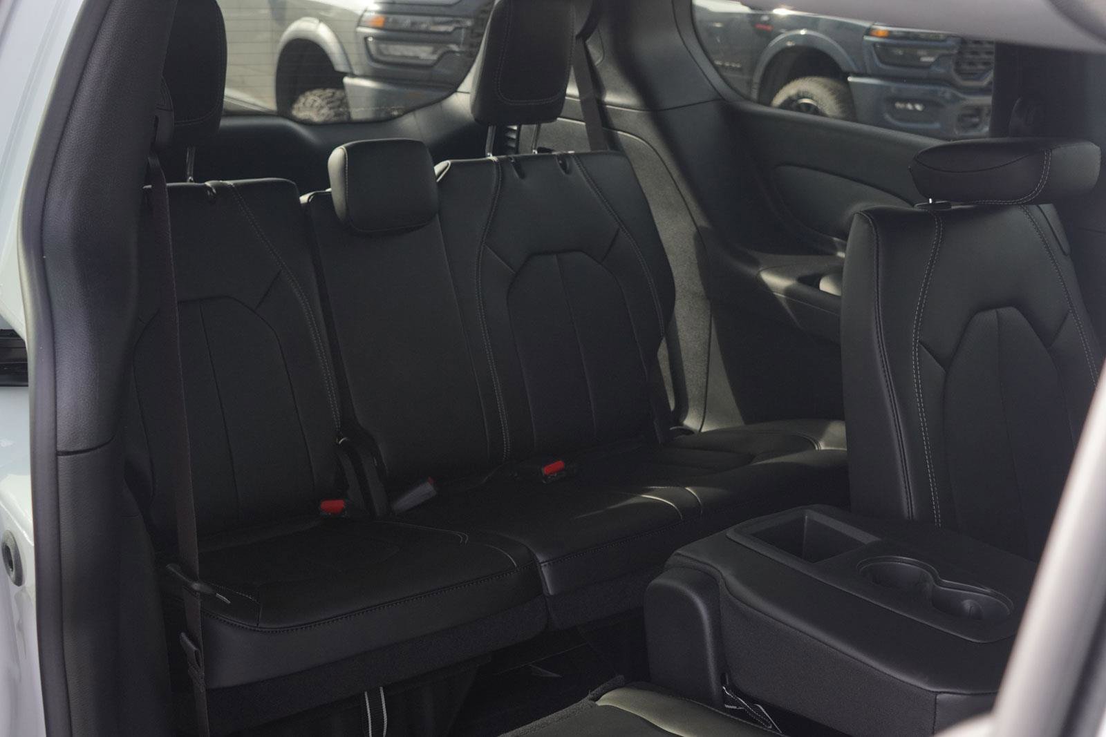 New 2026 Chrysler Pacifica Select image 23