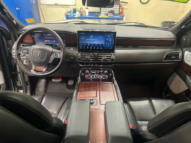 Used 2023 Lincoln Navigator Reserve image 11