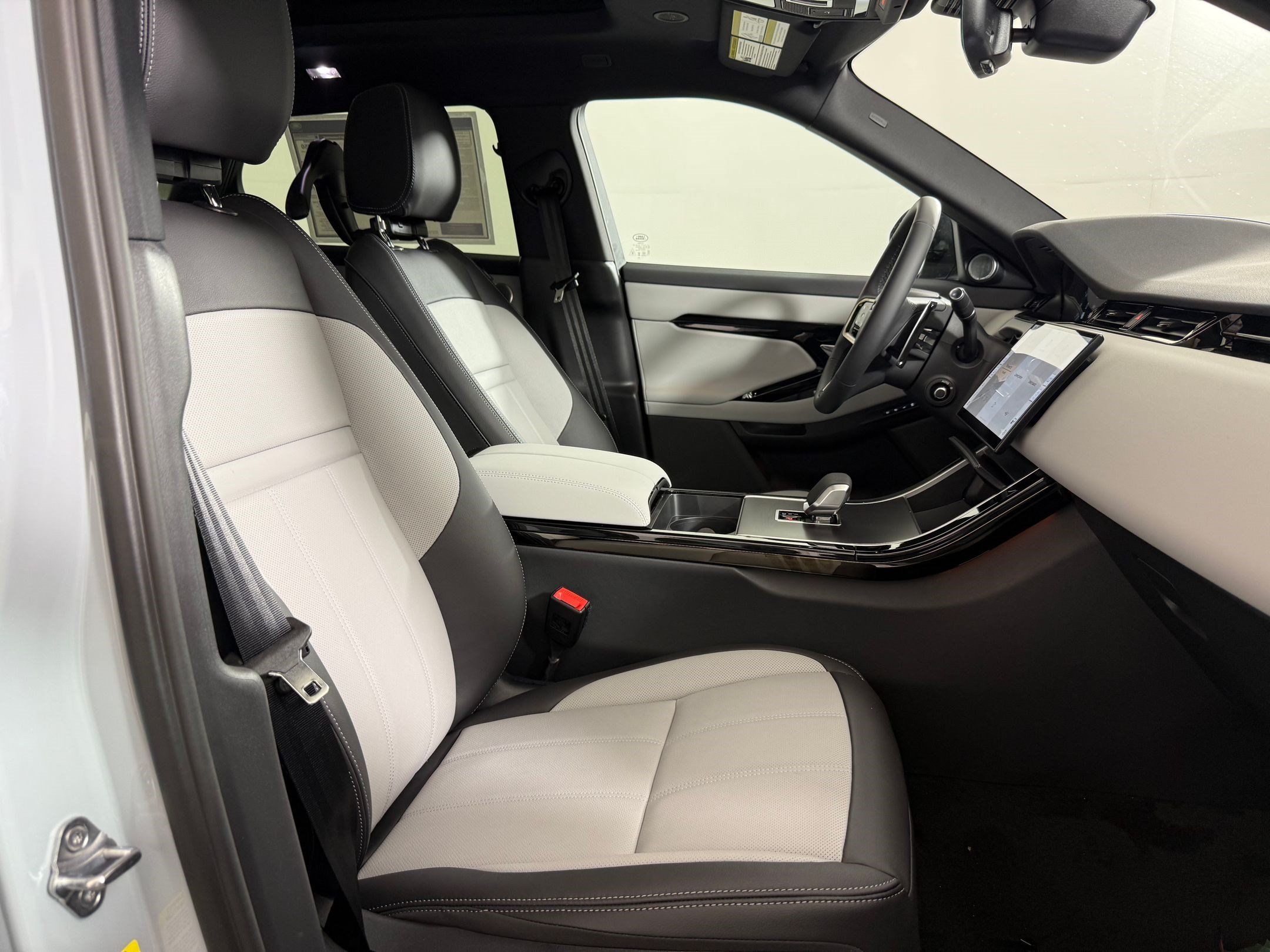 New 2026 Land Rover Range Rover Evoque Hoxton AWD/4WD image 23
