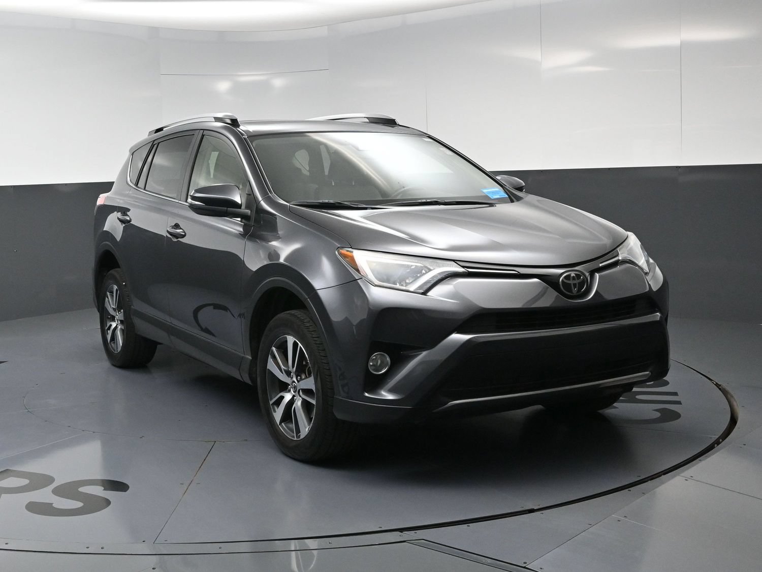 Used 2018 Toyota RAV4 XLE AWD/4WD image 3