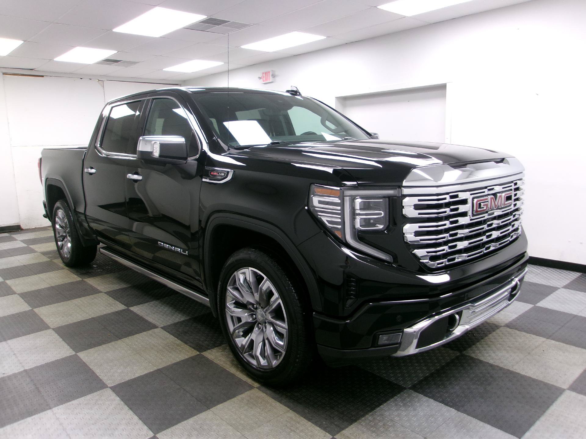 Used 2025 GMC Sierra 1500 Denali AWD/4WD image 16