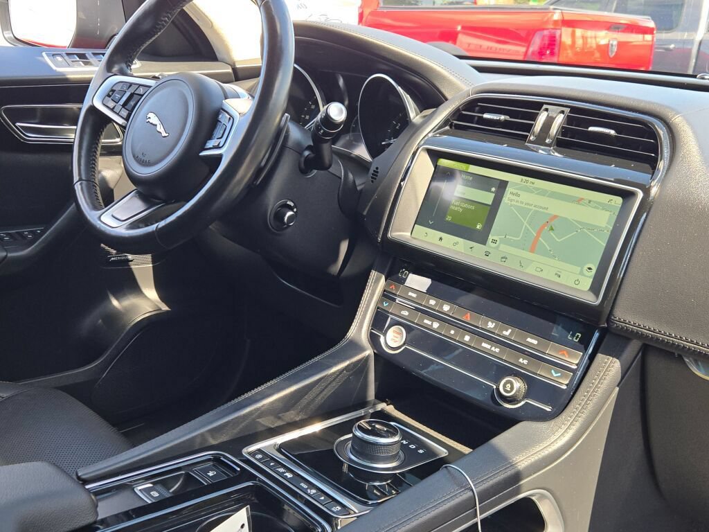 Used 2020 Jaguar F-PACE Prestige AWD/4WD image 14