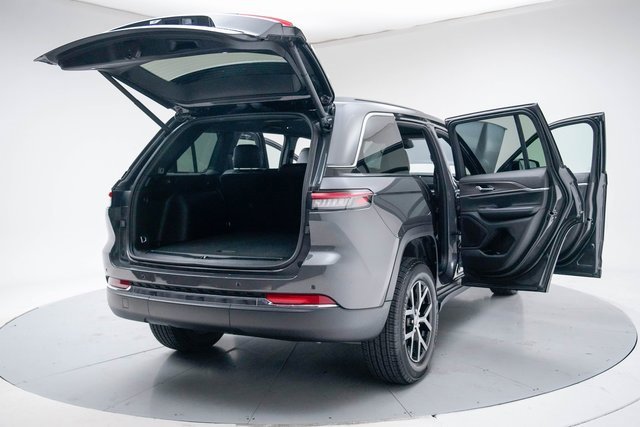 Used 2024 Jeep Grand Cherokee Limited image 21