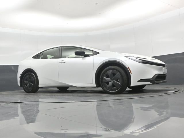 Used 2025 Toyota Prius LE FWD image 38