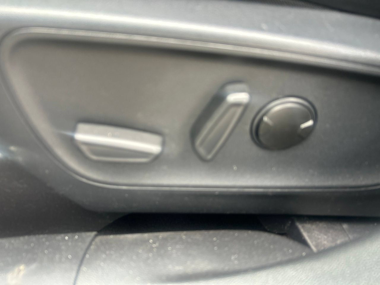 Used 2025 Ford Escape Platinum AWD/4WD image 16