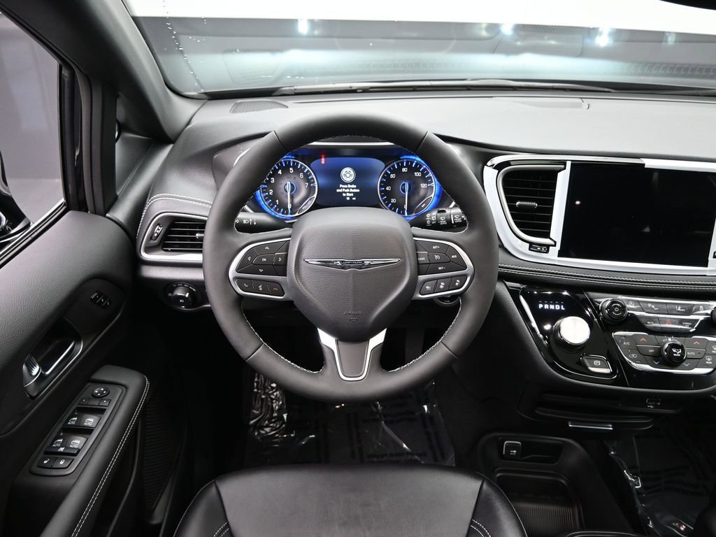 New 2026 Chrysler Pacifica Select image 18