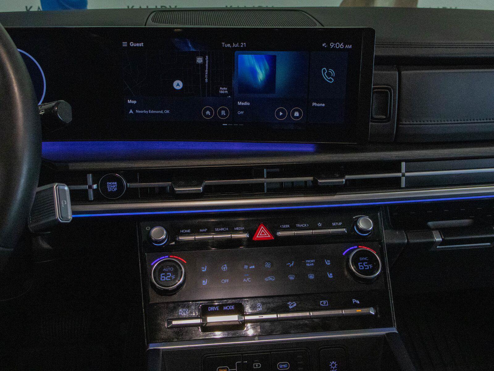 Used 2024 Hyundai Santa Fe Limited FWD image 4
