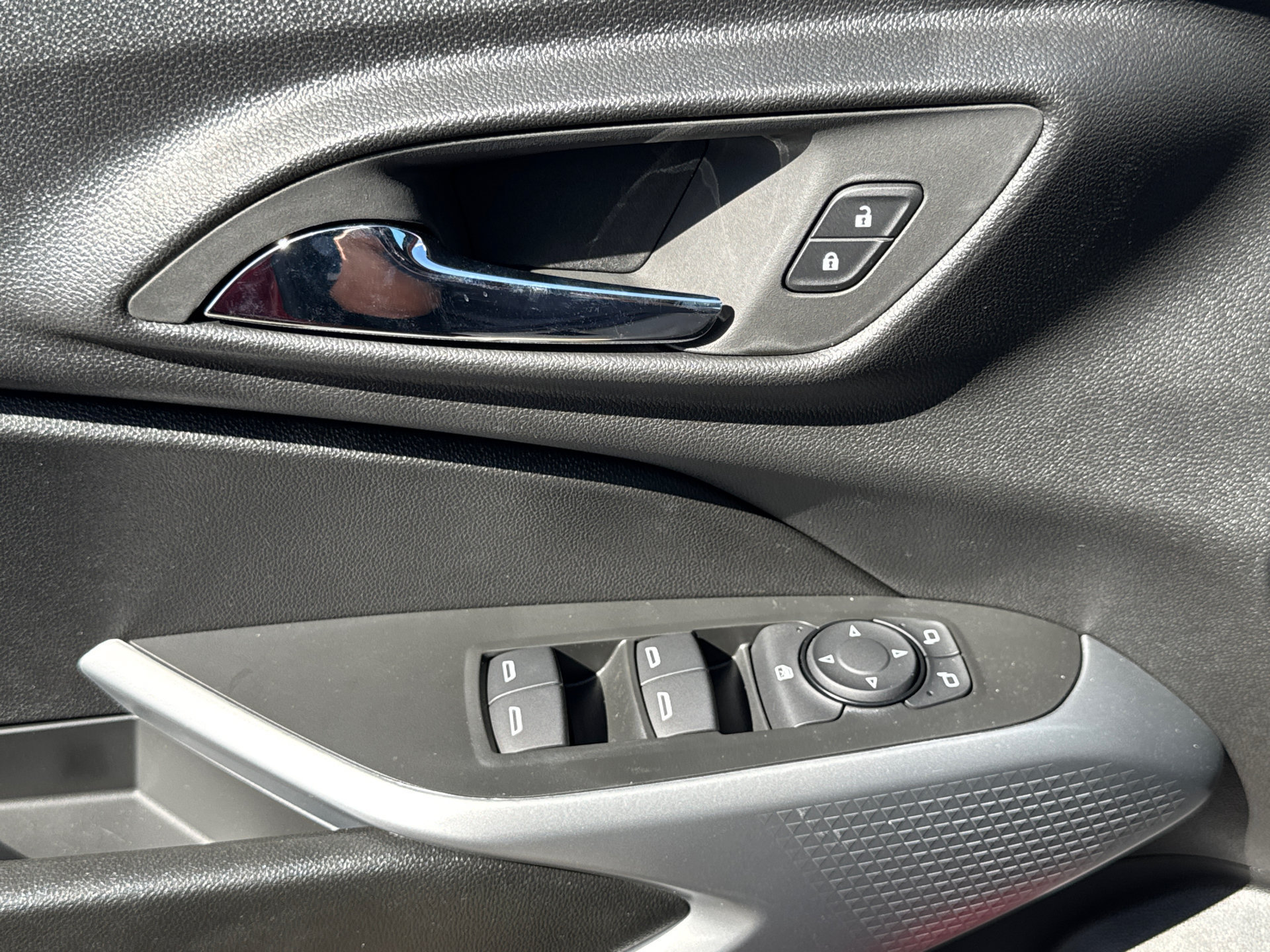 New 2026 Chevrolet Trax RS w/ Sunroof Package FWD image 21