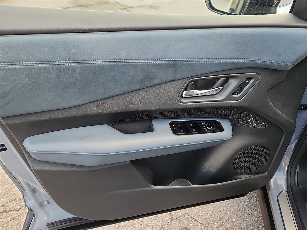 Used 2023 Nissan Ariya image 12