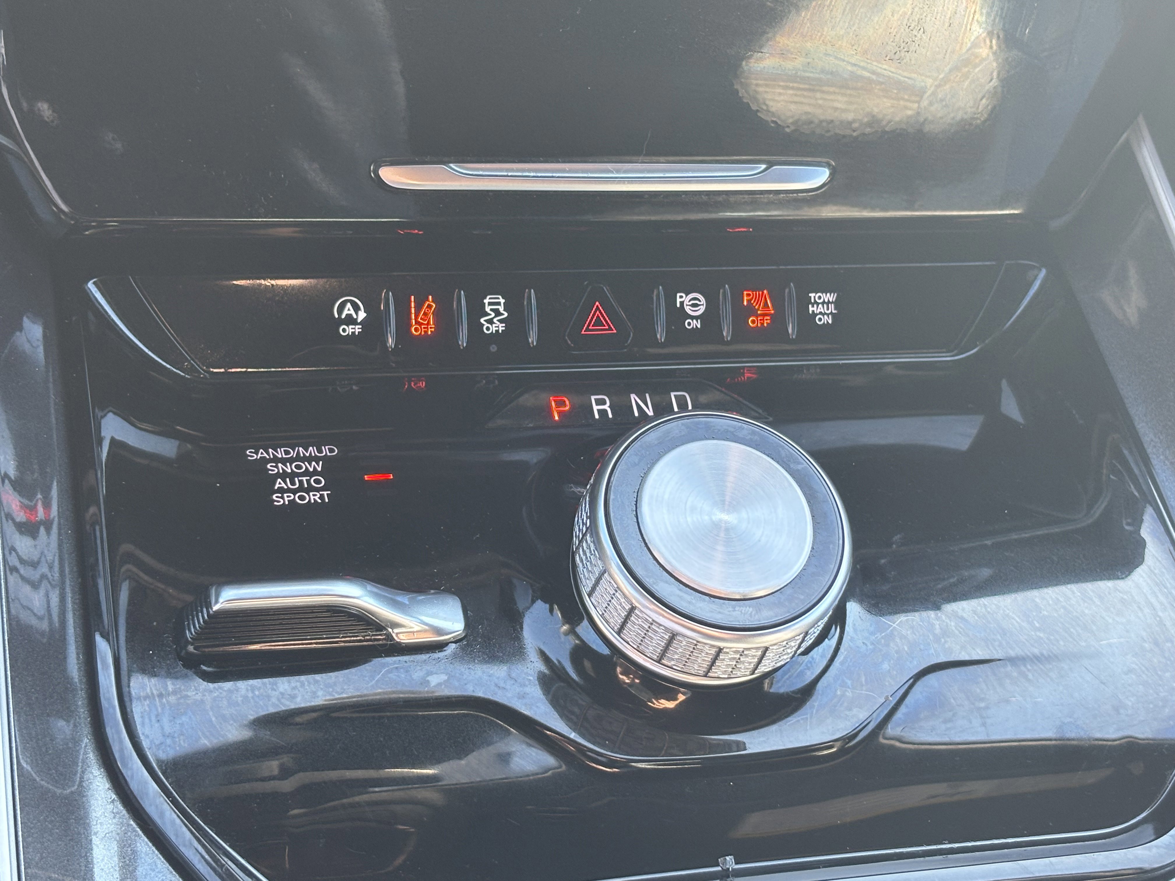 Used 2024 Jeep Wagoneer 4WD w/ Premium Group I image 16