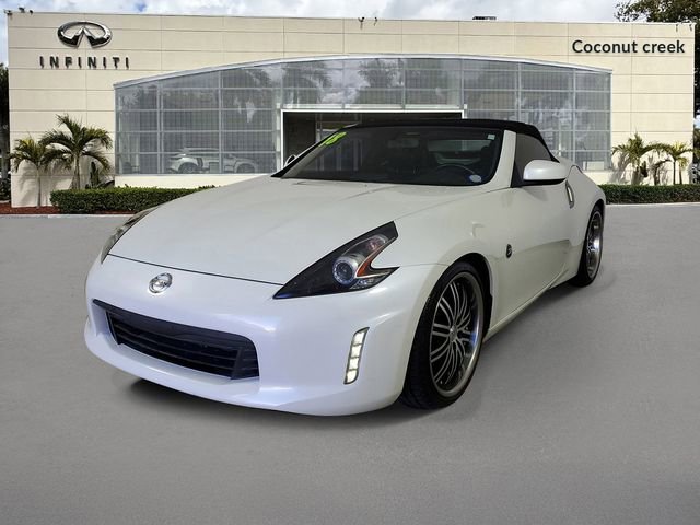 Used 2018 Nissan 370Z Roadster image 3