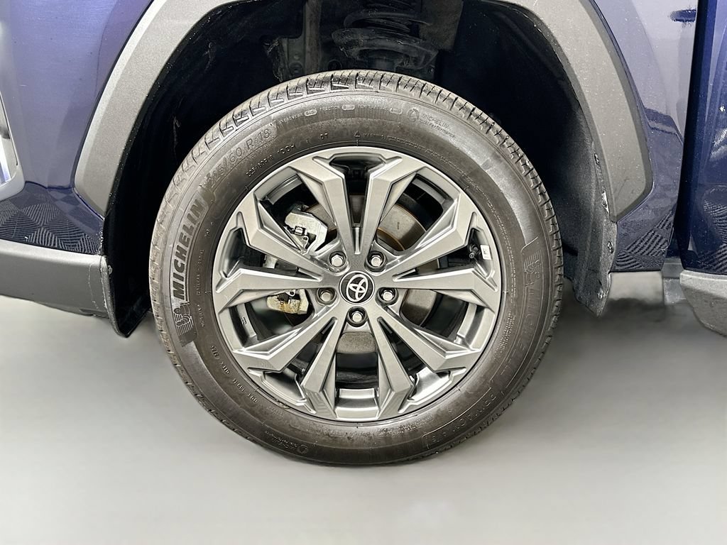 Certified 2025 Toyota RAV4 XLE Premium AWD/4WD image 31