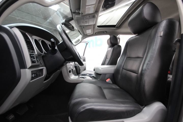 Used 2013 Toyota Tundra 4x4 CrewMax image 12