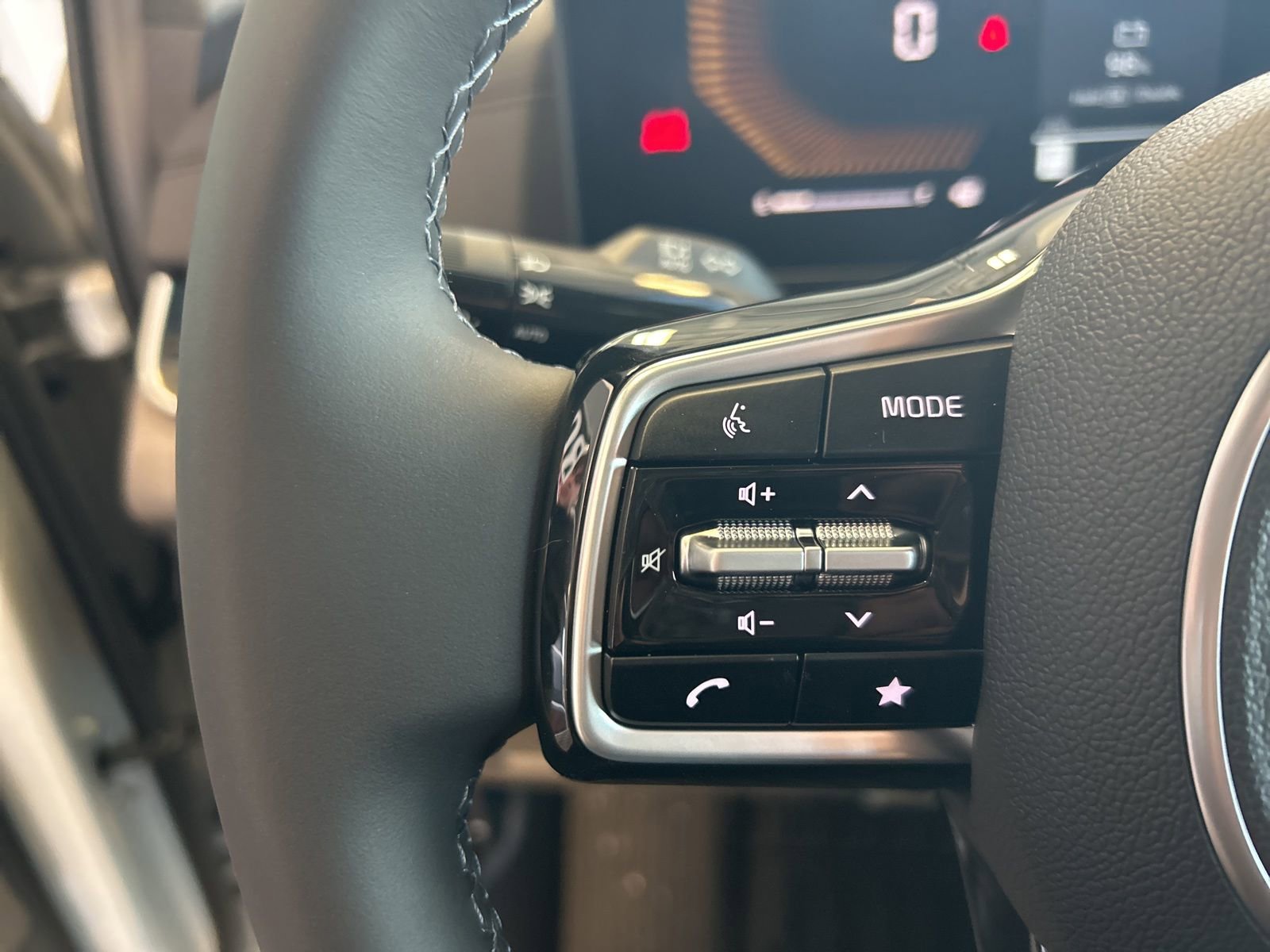 New 2026 Kia Carnival EX image 25