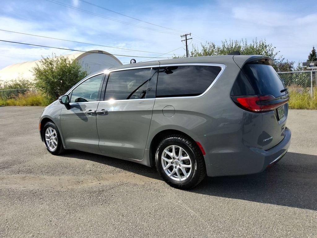 Certified 2023 Chrysler Pacifica Touring-L FWD image 6