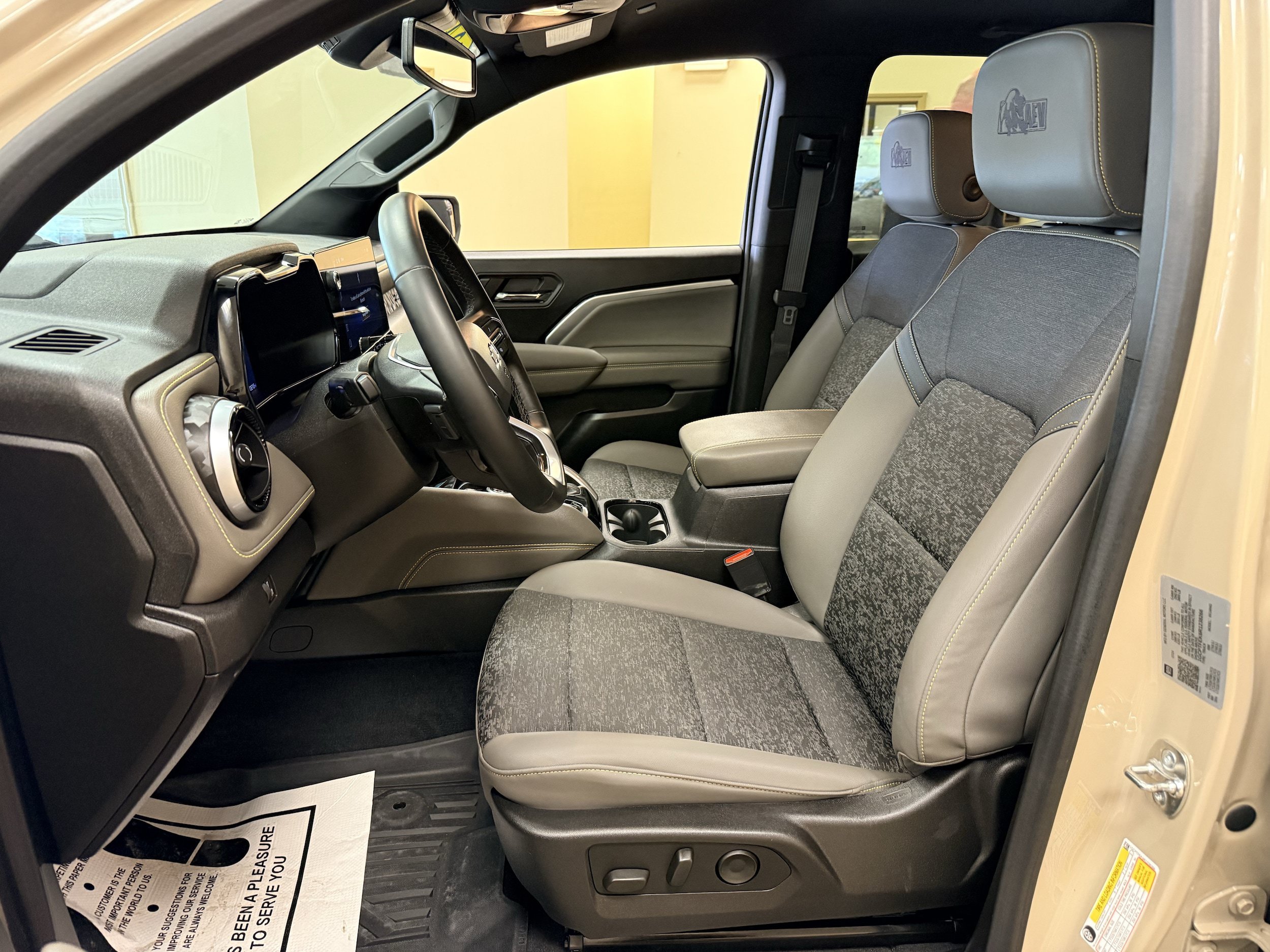 Used 2024 Chevrolet Colorado ZR2 w/ ZR2 Bison Edition AWD/4WD image 12