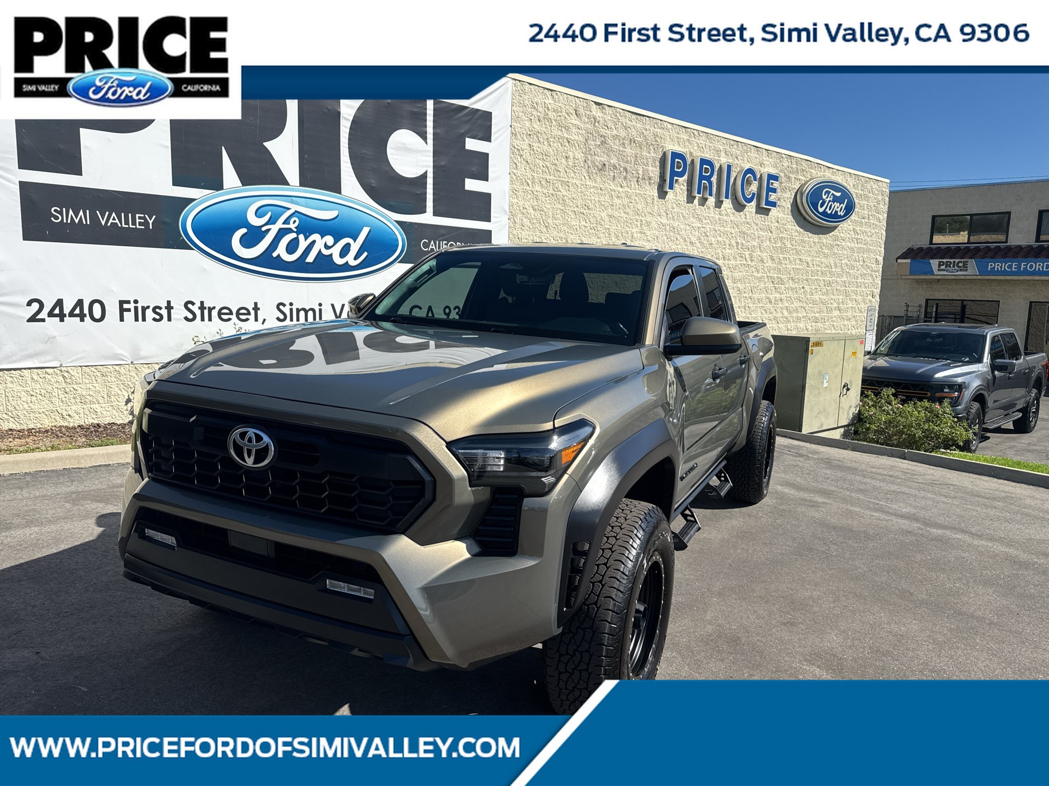 Used 2025 Toyota Tacoma TRD Off-Road AWD/4WD image 1