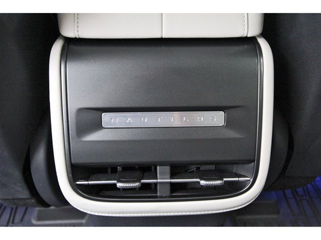 Used 2026 Lincoln Nautilus Premier AWD/4WD image 14