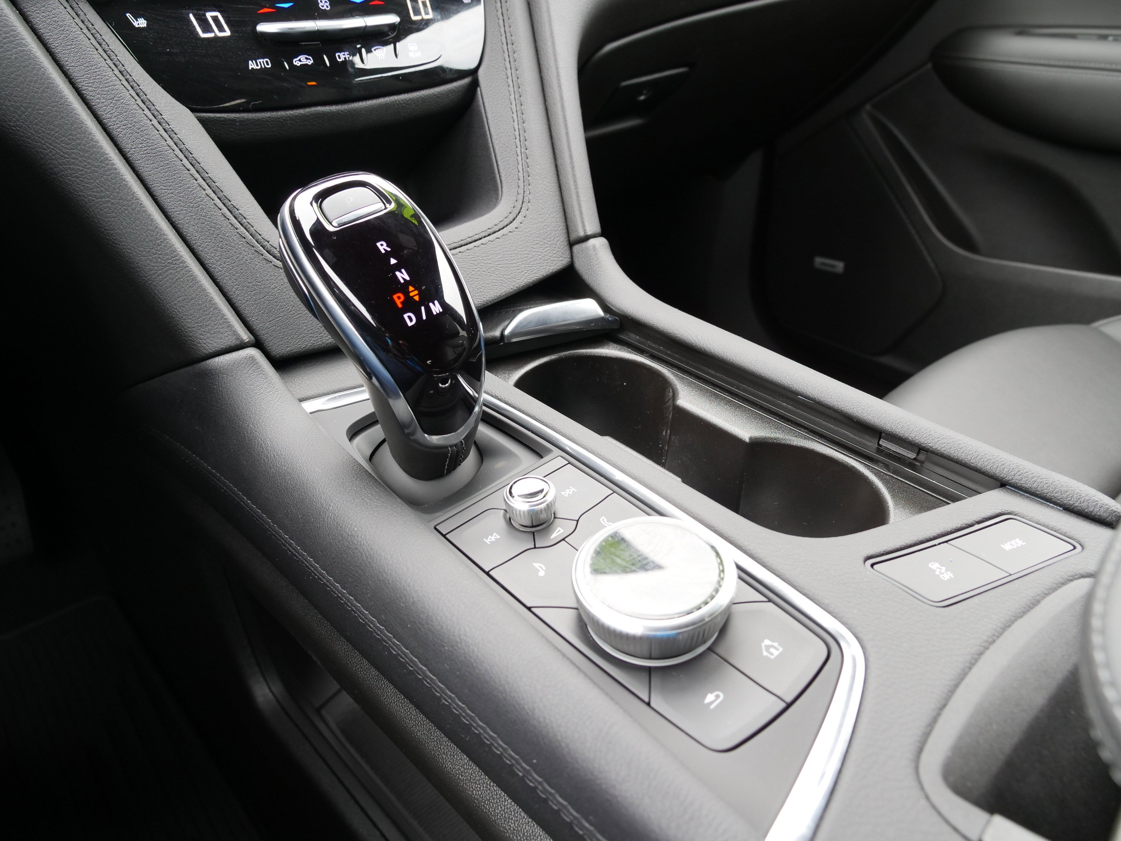 Certified 2025 Cadillac XT6 Luxury image 27