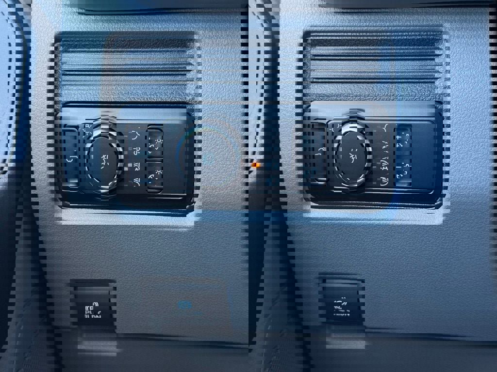 New 2026 Ford F250 XL w/ XL Chrome Package image 17