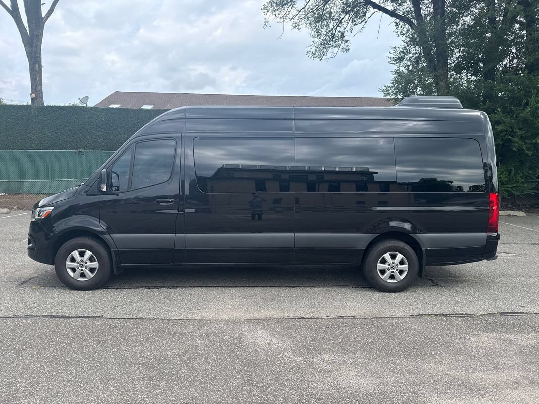Used 2023 Mercedes-Benz Sprinter 2500 image 4