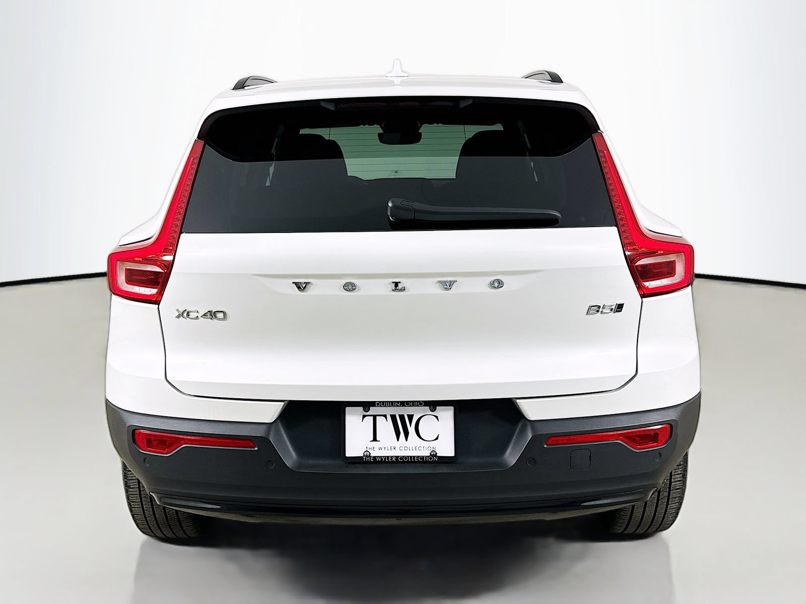 Used 2024 Volvo XC40 B5 Ultimate w/ Climate Package AWD/4WD image 6