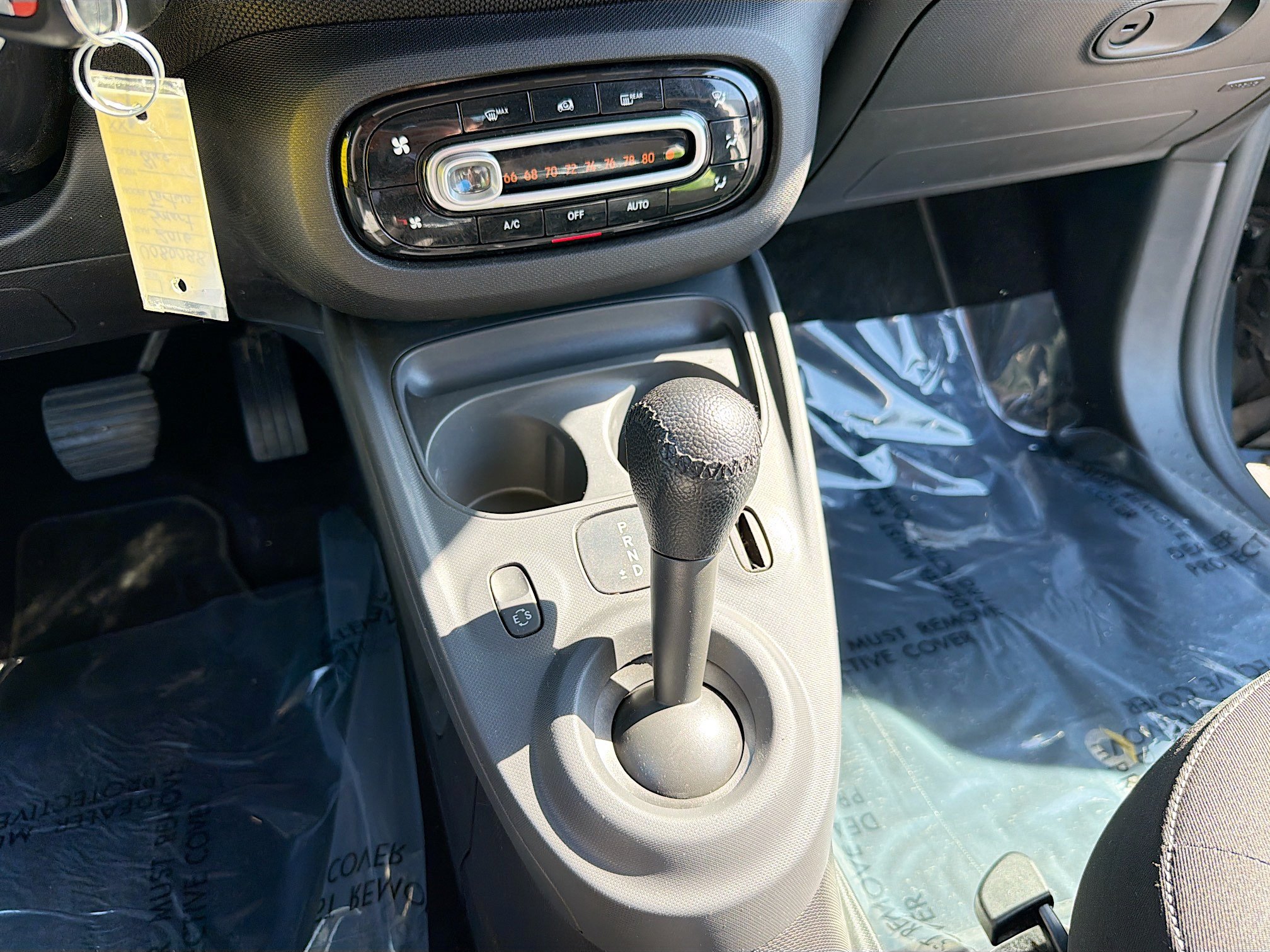 Used 2016 smart fortwo passion RWD image 9