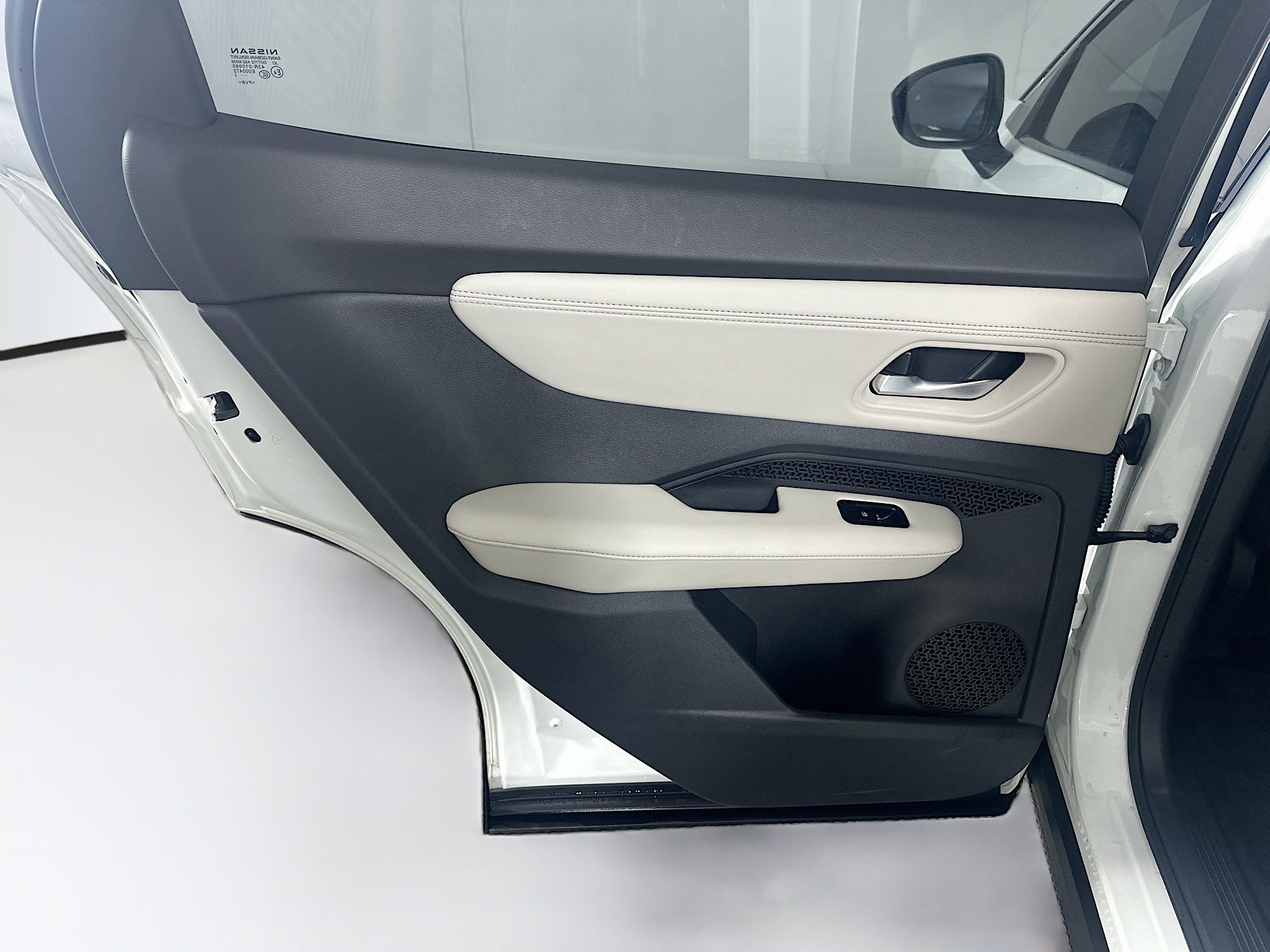 Used 2023 Nissan Ariya FWD image 26