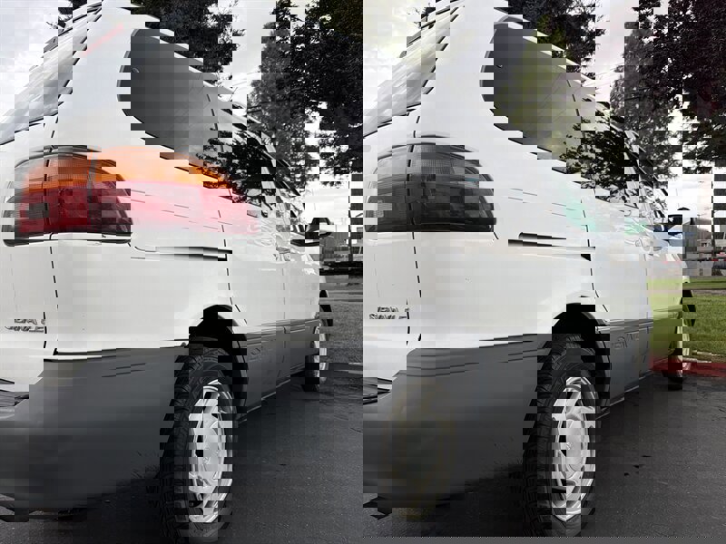 Used 1998 Toyota Sienna LE image 17