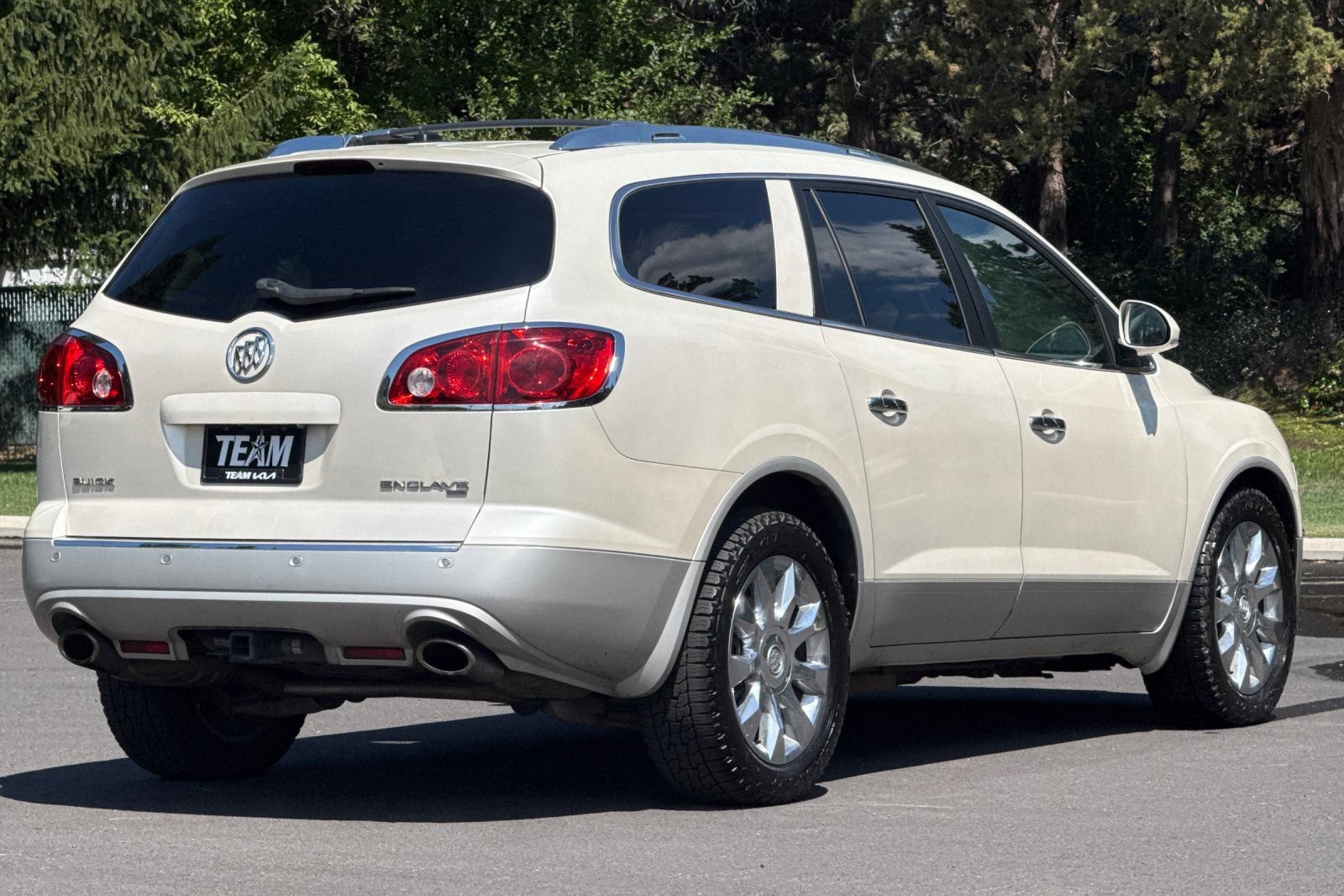 Used 2012 Buick Enclave Premium AWD/4WD image 4