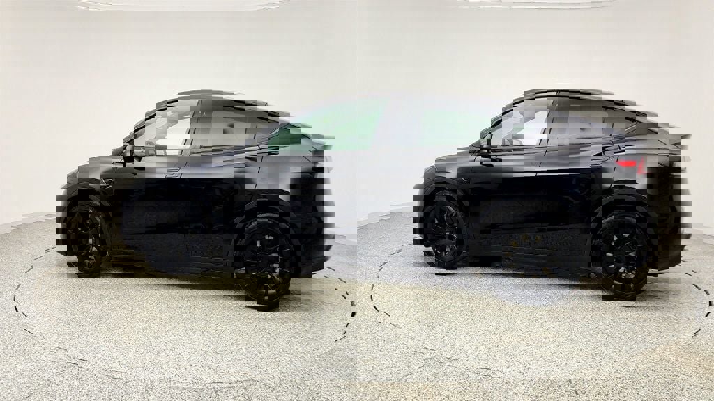 Used 2024 Tesla Model Y Long Range image 8