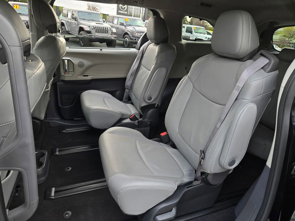 Used 2023 Toyota Sienna Limited AWD/4WD image 12
