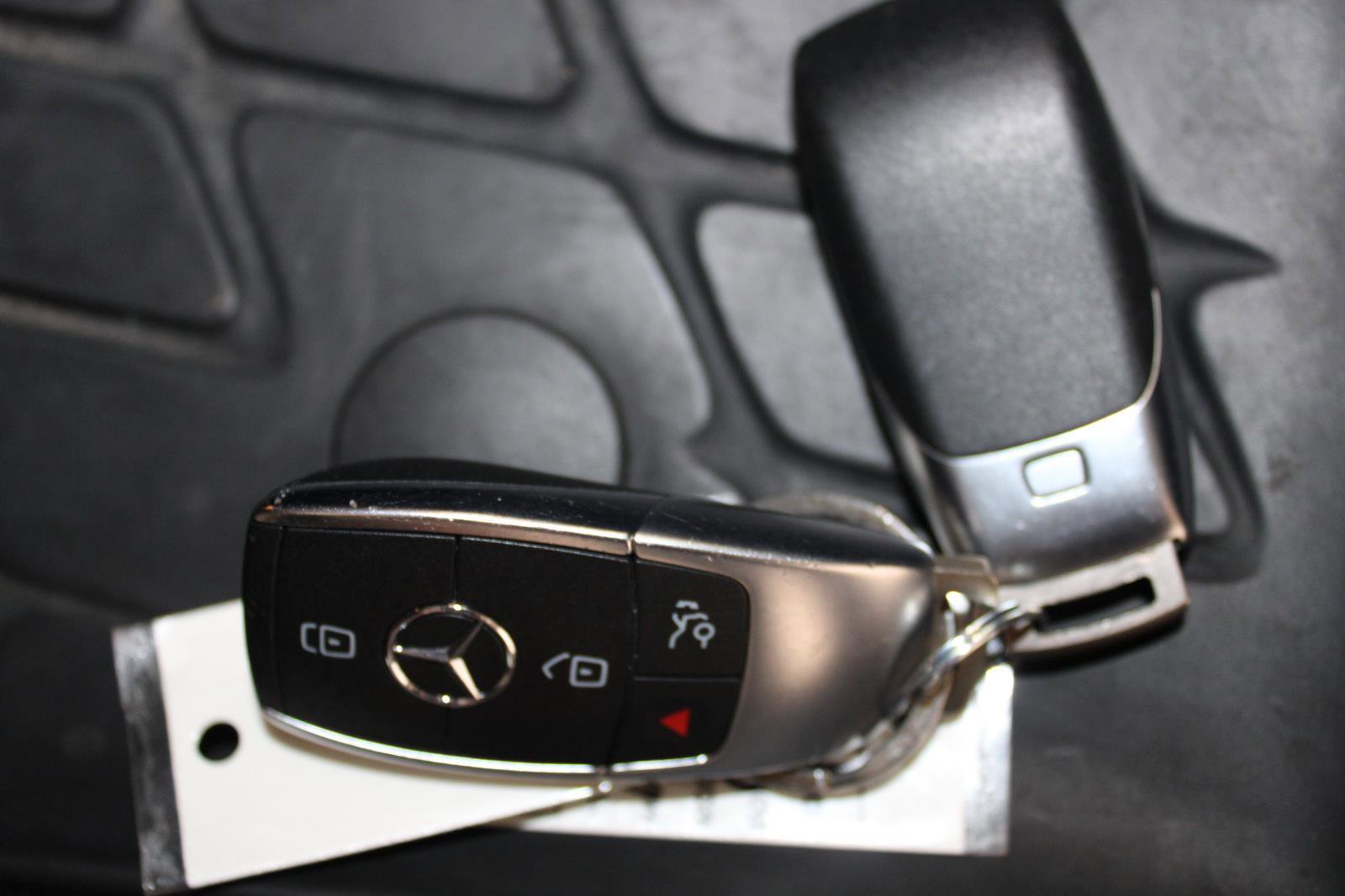 Used 2021 Mercedes-Benz GLS 450 4MATIC image 32