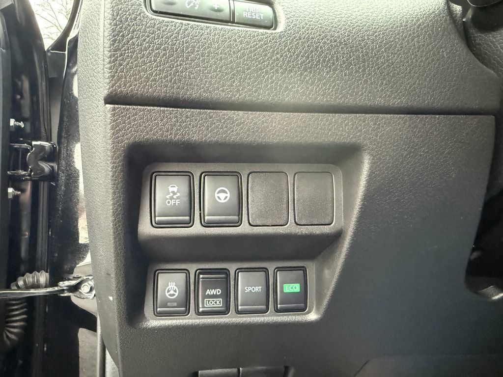 Used 2022 Nissan Rogue Sport SV w/ Technology Package image 23