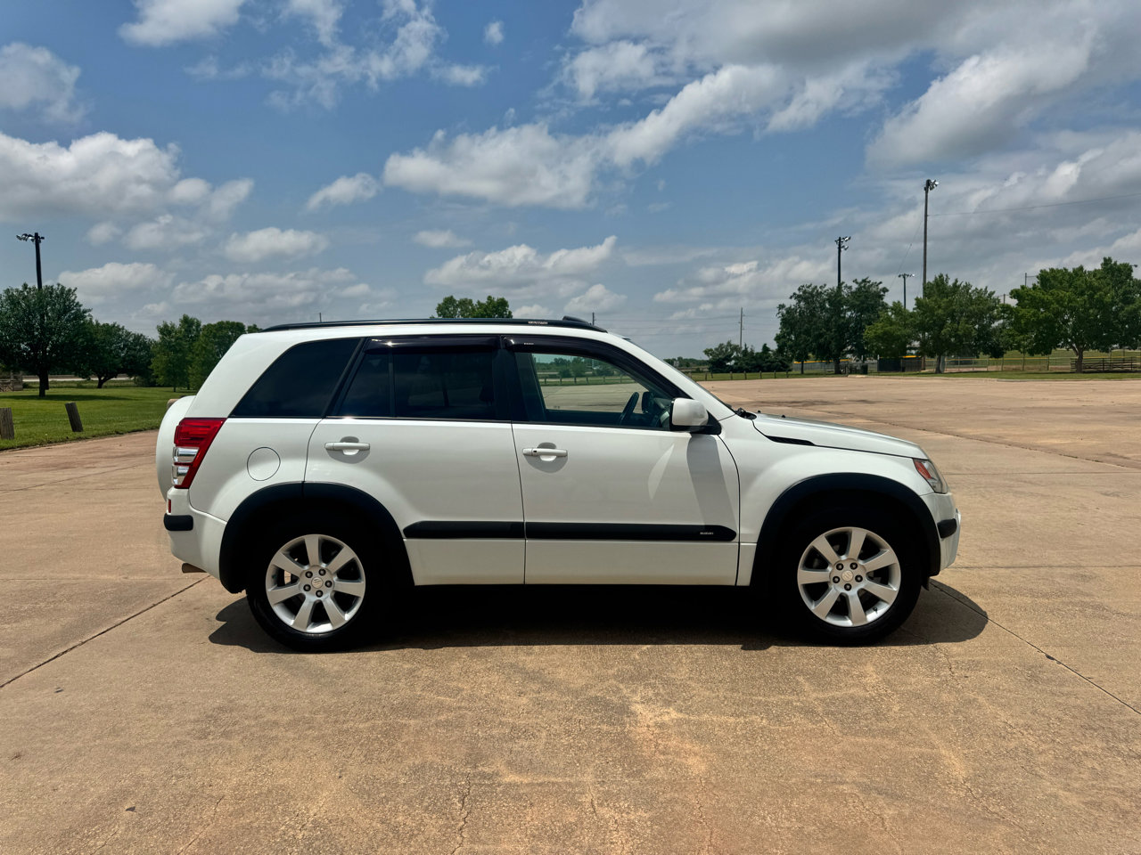 Used 2011 Suzuki Grand Vitara Limited image 26