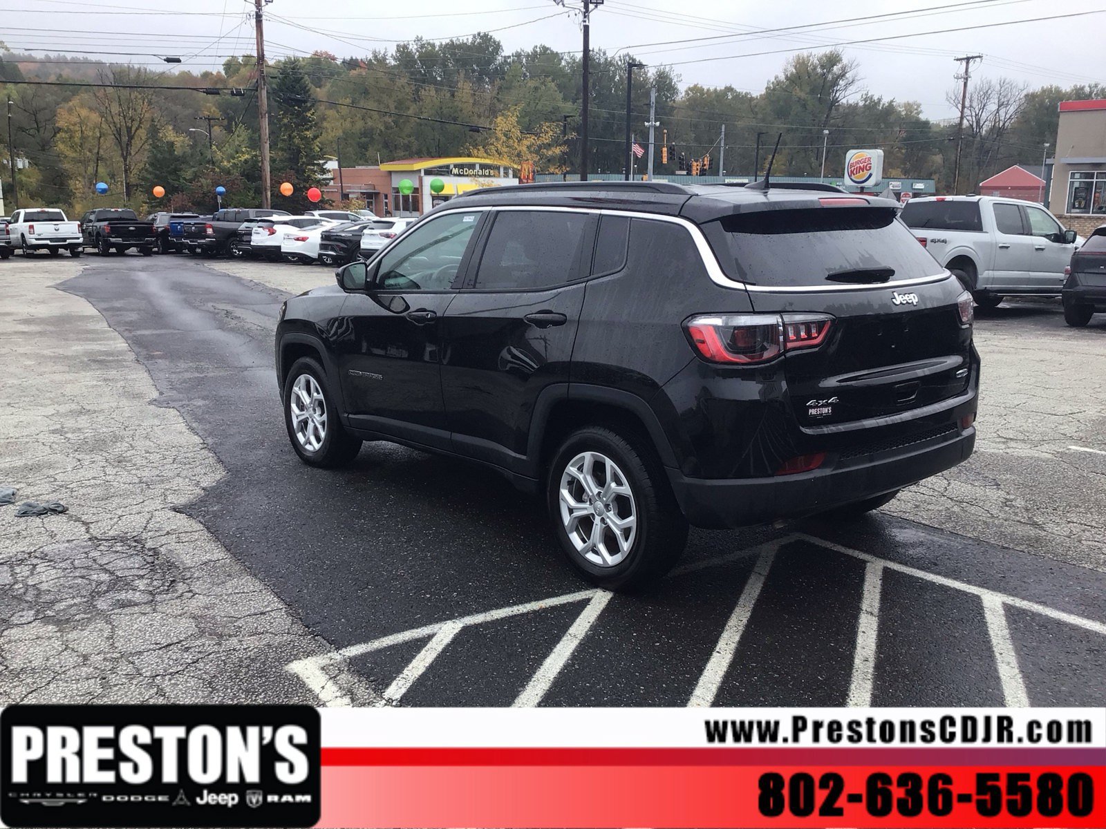 Used 2024 Jeep Compass Latitude AWD/4WD image 3