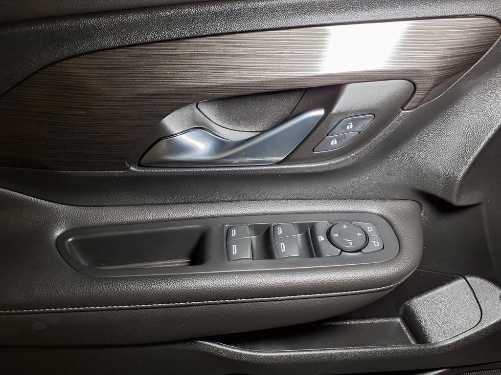 Used 2023 GMC Terrain SLE w/ Elevation Edition image 18