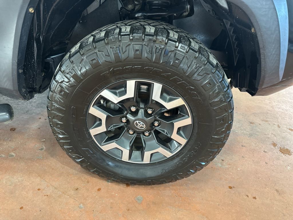 Used 2017 Toyota Tacoma TRD Off-Road image 10