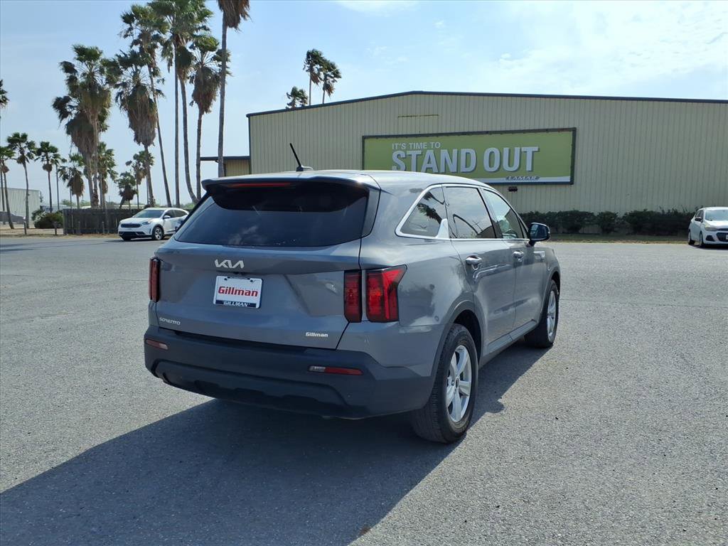Used 2023 Kia Sorento LX image 8