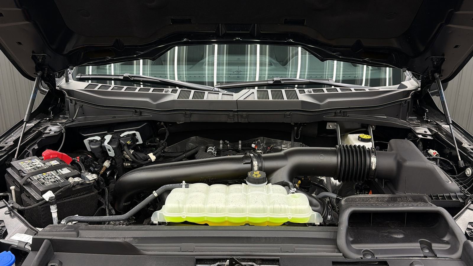 Used 2025 Ford F150 Lariat AWD/4WD image 19