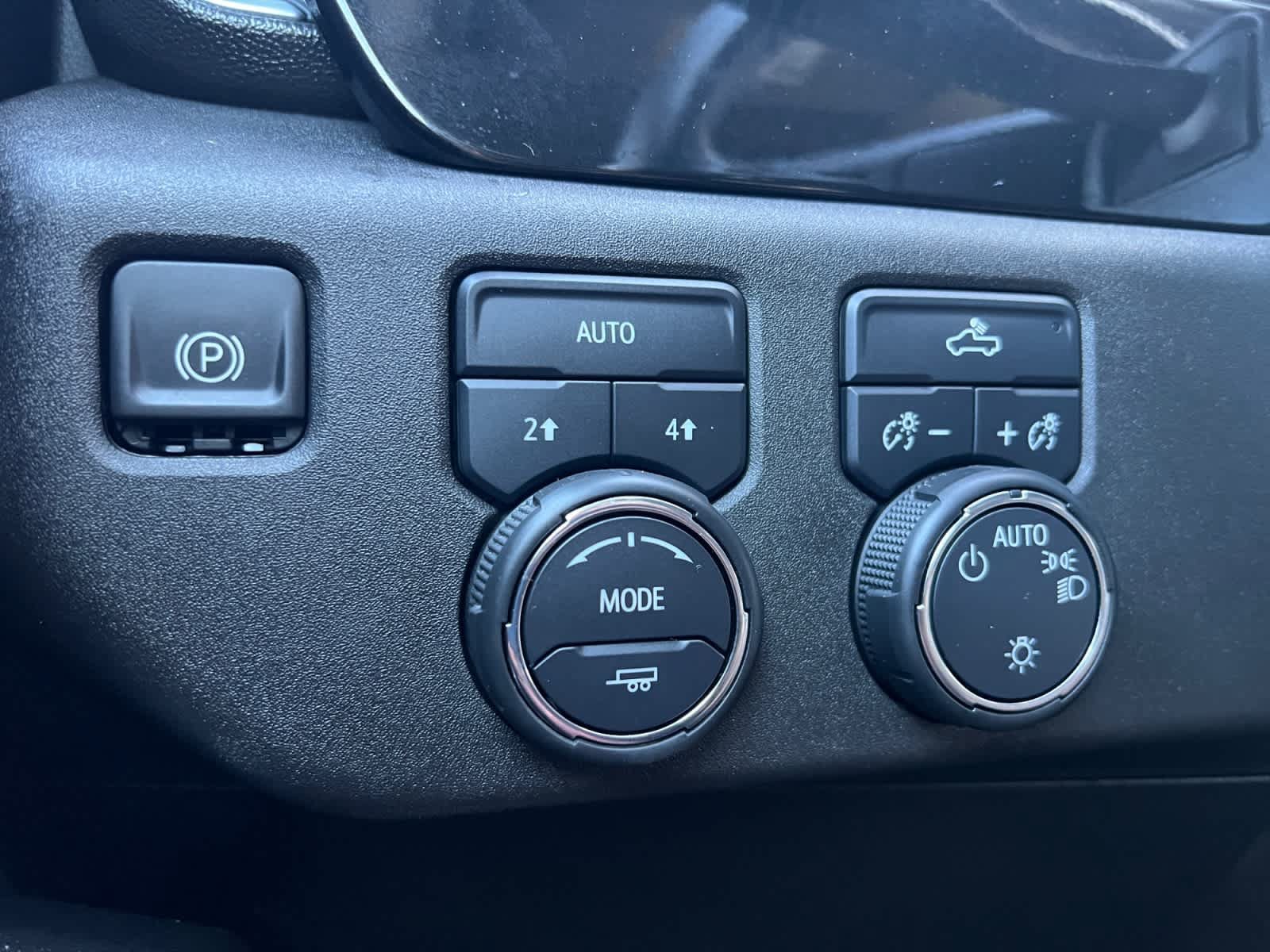Certified 2024 Chevrolet Silverado 1500 LT AWD/4WD image 15
