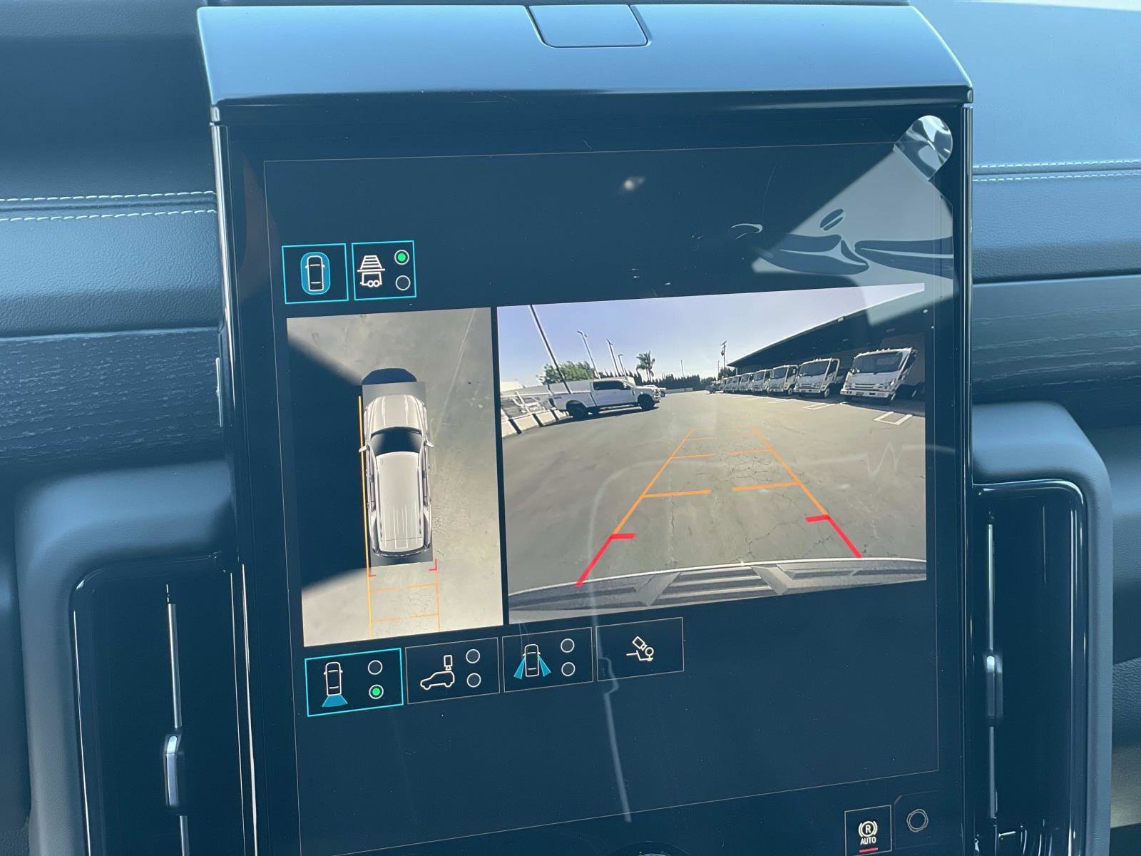 New 2026 GMC Yukon AT4 Ultimate AWD/4WD image 12