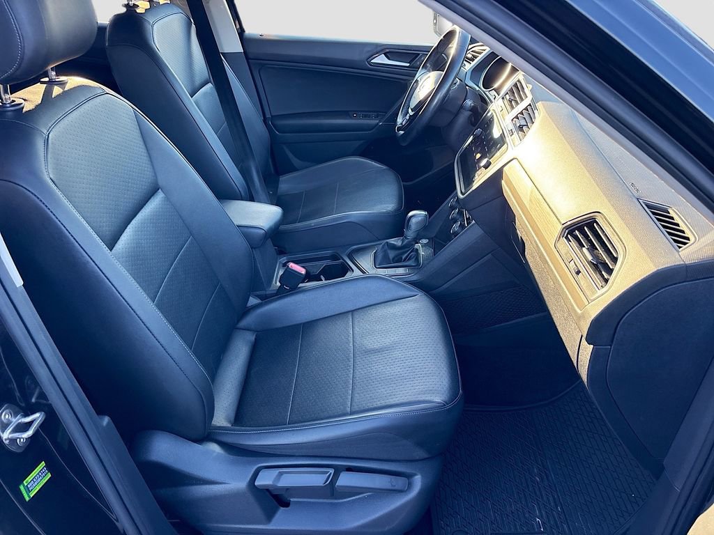 Used 2018 Volkswagen Tiguan SE w/ Front Fog Lights Package image 29