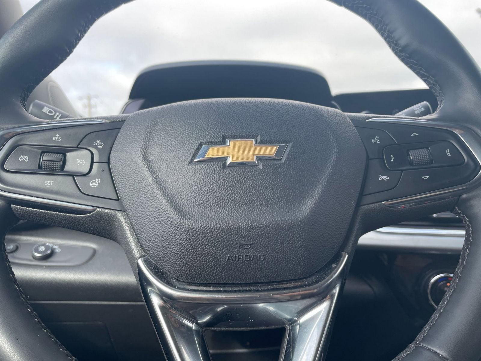 Used 2025 Chevrolet Trax LT w/ LT Convenience Package image 27