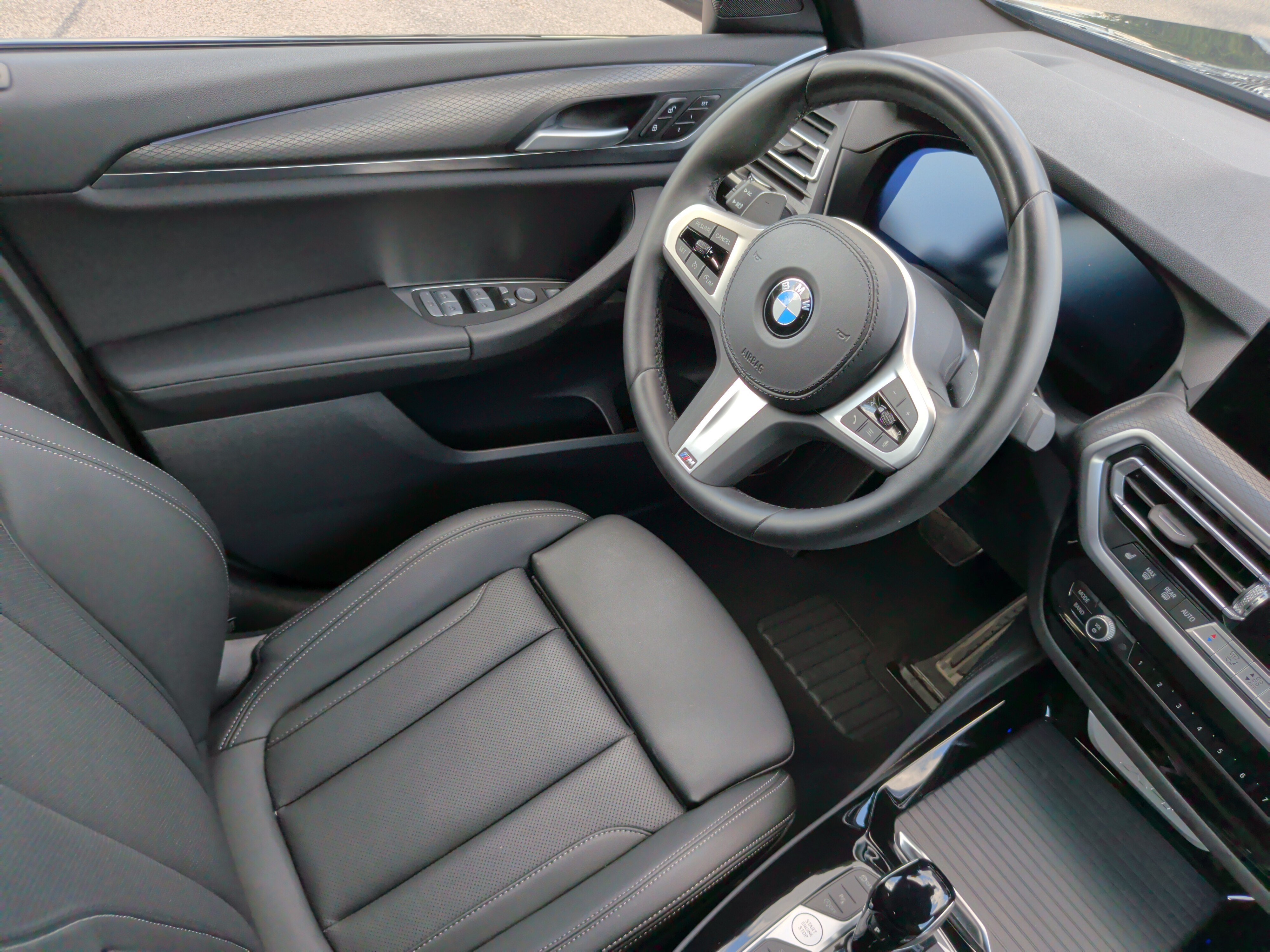 Certified 2025 BMW X4 xDrive30i w/ M Sport Package AWD/4WD image 34