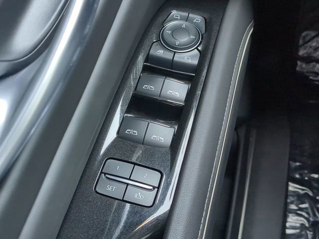 Used 2024 Cadillac Escalade V w/ LPO, ONYX Package image 34