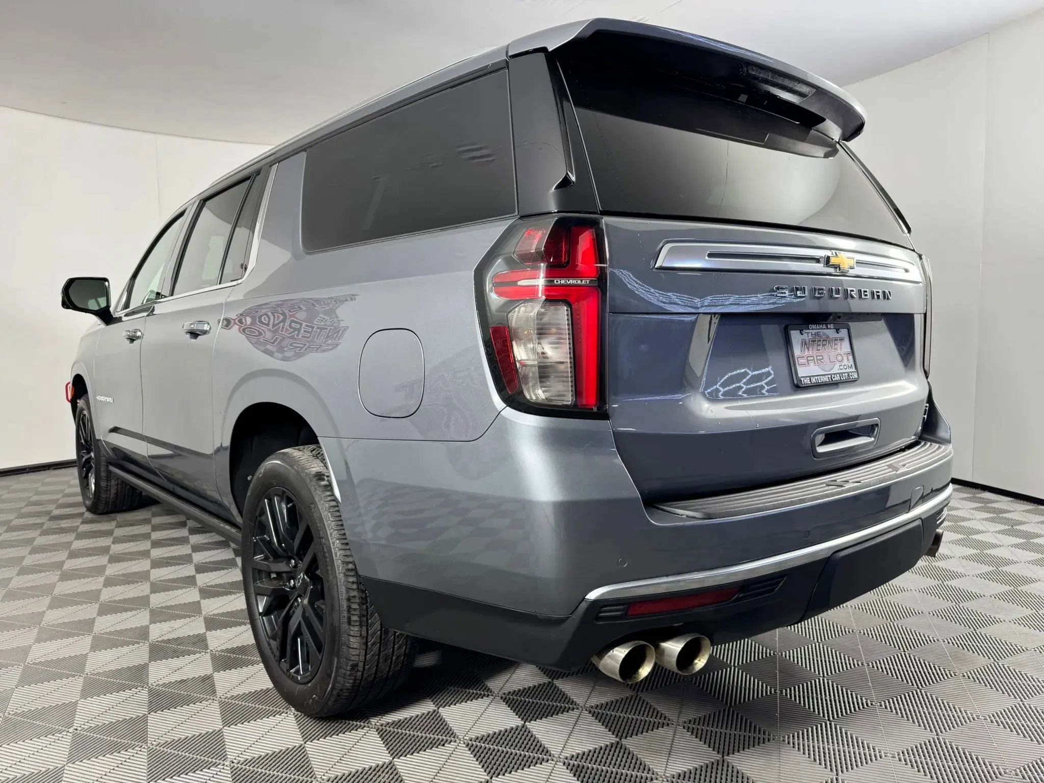 Used 2021 Chevrolet Suburban High Country w/ Premium Package AWD/4WD image 29