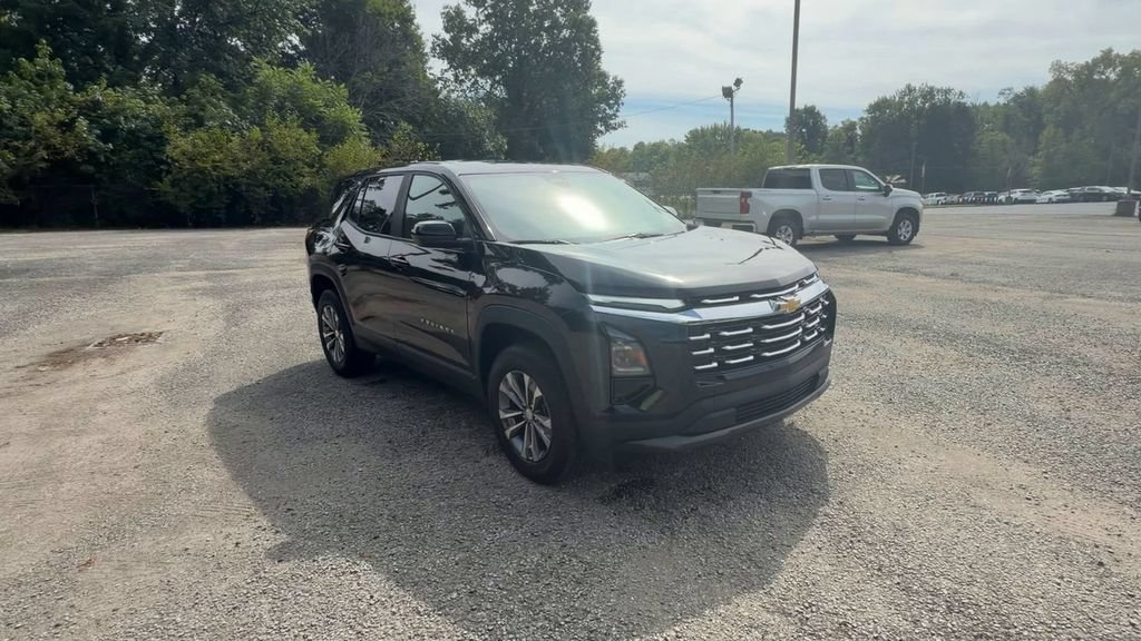 Used 2026 Chevrolet Equinox LT FWD image 2