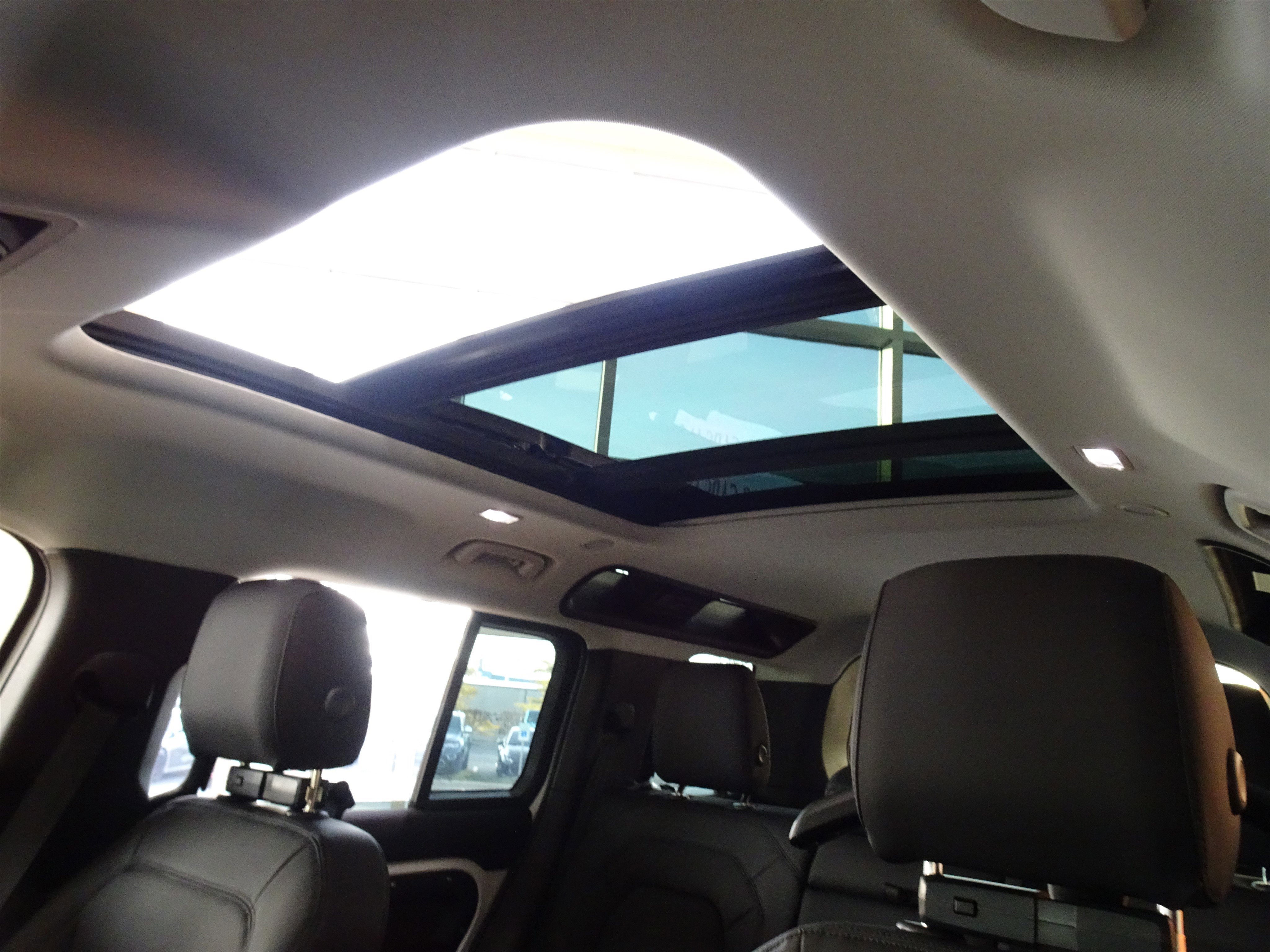 New 2026 Land Rover Defender 110 S image 4