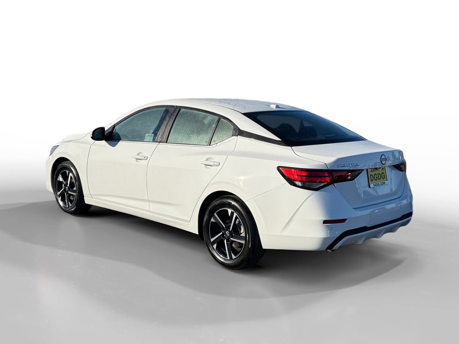 Used 2025 Nissan Sentra SV image 3